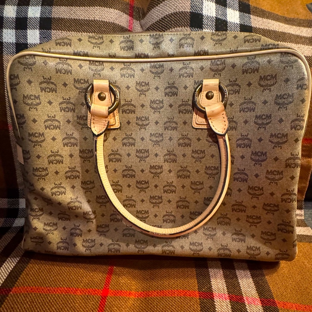 MCM Cream & Black Monogram Duffel Shoulder Bag - Picture 2 of 12